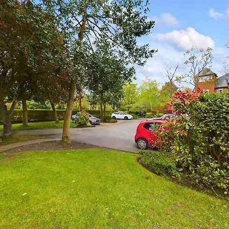 Upmarket Apartment In Ormskirk Exterior photo
