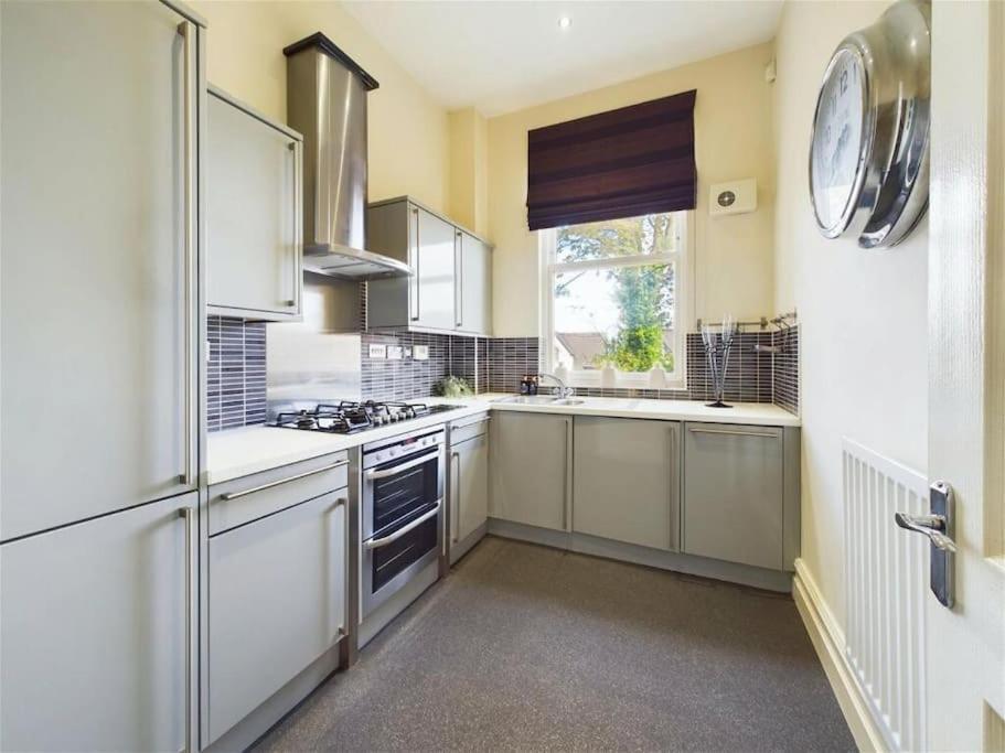 Upmarket Apartment In Ormskirk Exterior photo